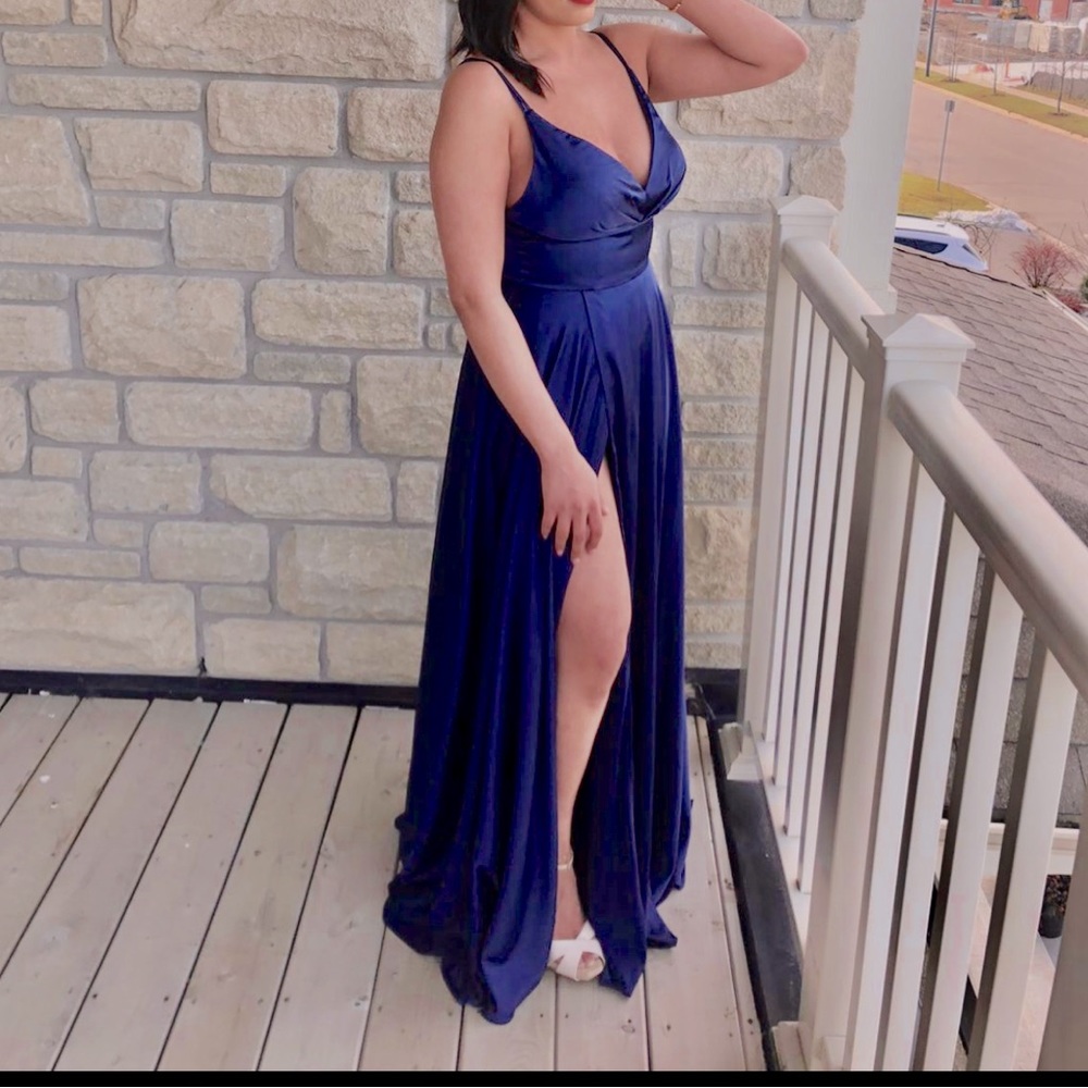 Stunning royal blue gown. Size 6